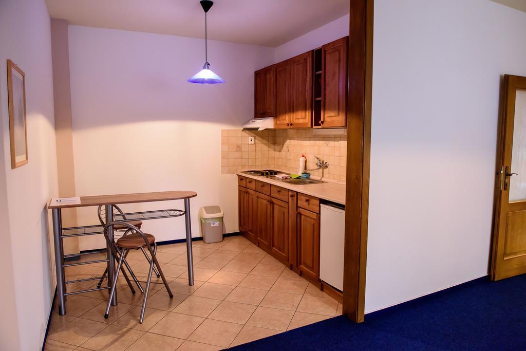 Hotel Slnecny Dvor Michalovce Oda fotoğraf