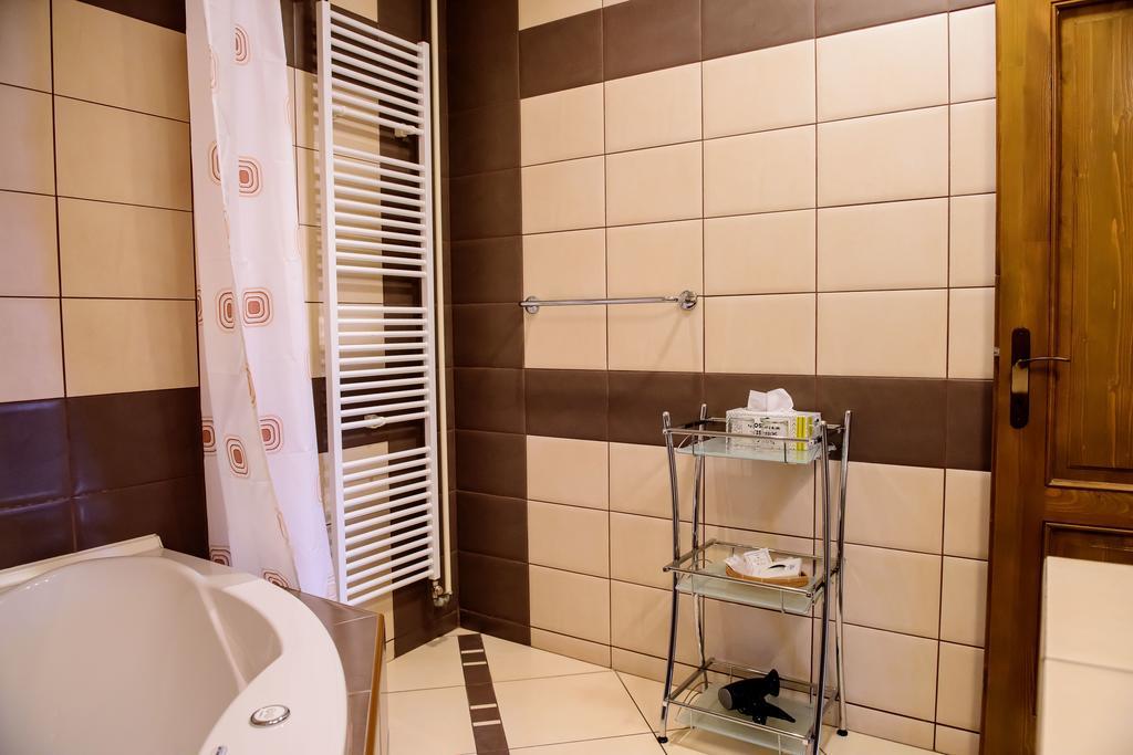 Hotel Slnecny Dvor Michalovce Dış mekan fotoğraf