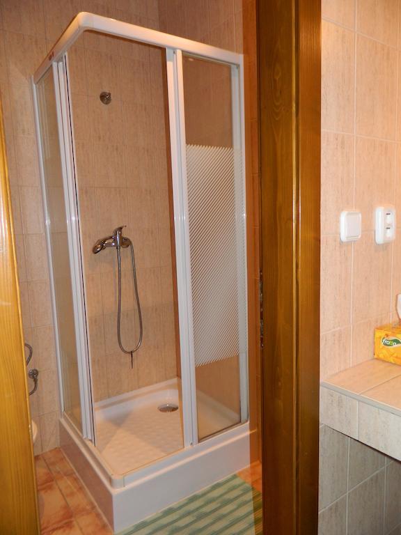 Hotel Slnecny Dvor Michalovce Oda fotoğraf