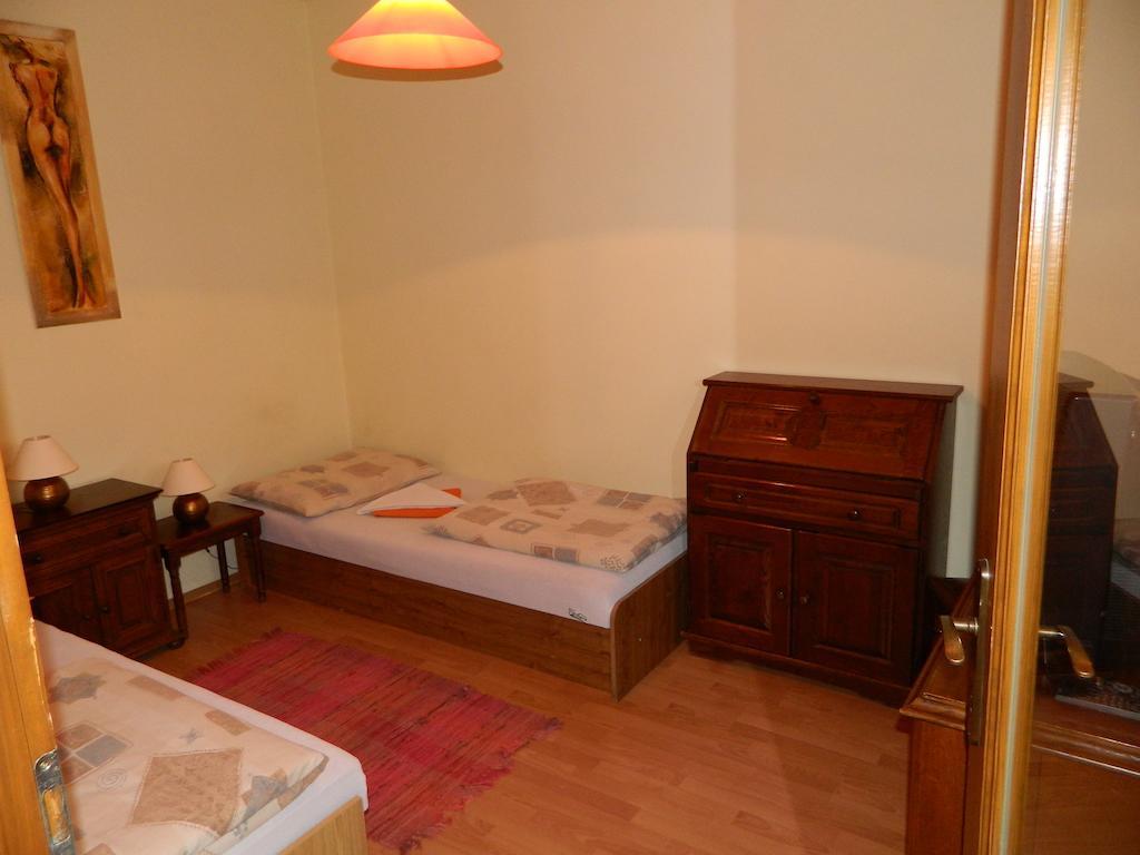 Hotel Slnecny Dvor Michalovce Oda fotoğraf