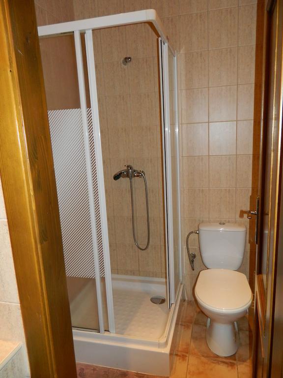 Hotel Slnecny Dvor Michalovce Oda fotoğraf