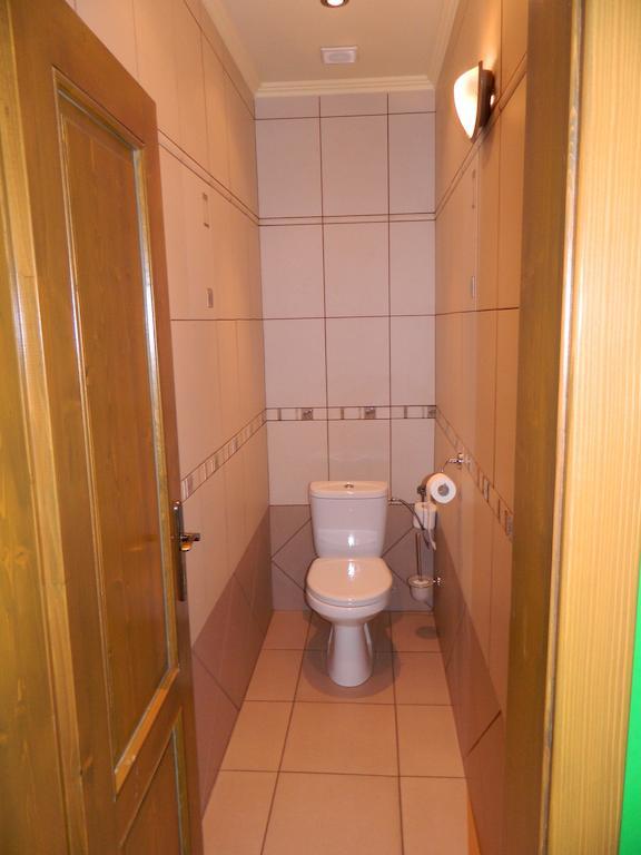 Hotel Slnecny Dvor Michalovce Oda fotoğraf