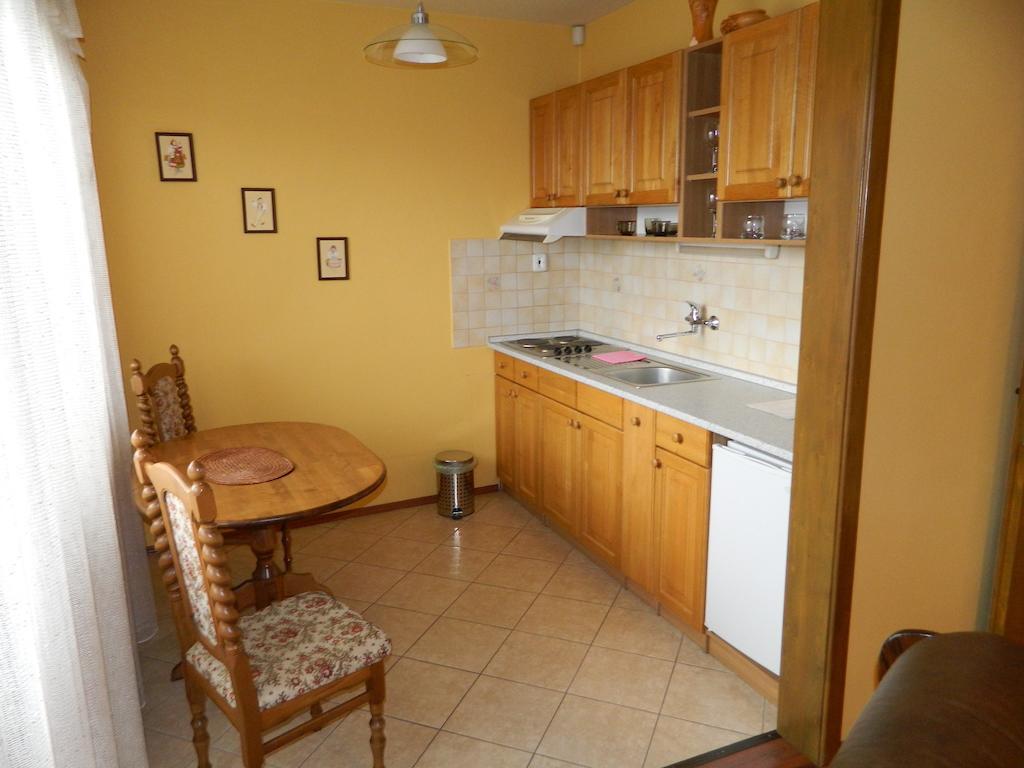 Hotel Slnecny Dvor Michalovce Oda fotoğraf