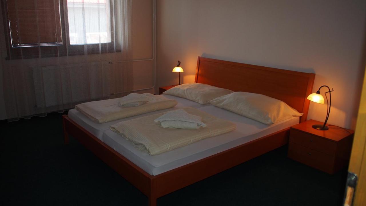 Hotel Slnecny Dvor Michalovce Dış mekan fotoğraf