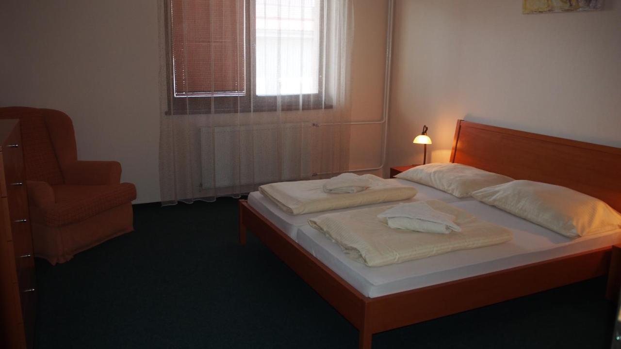 Hotel Slnecny Dvor Michalovce Dış mekan fotoğraf