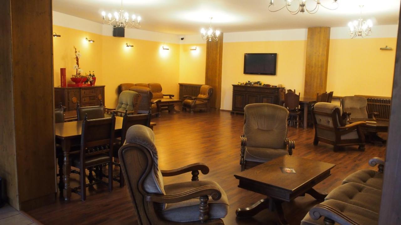 Hotel Slnecny Dvor Michalovce Dış mekan fotoğraf