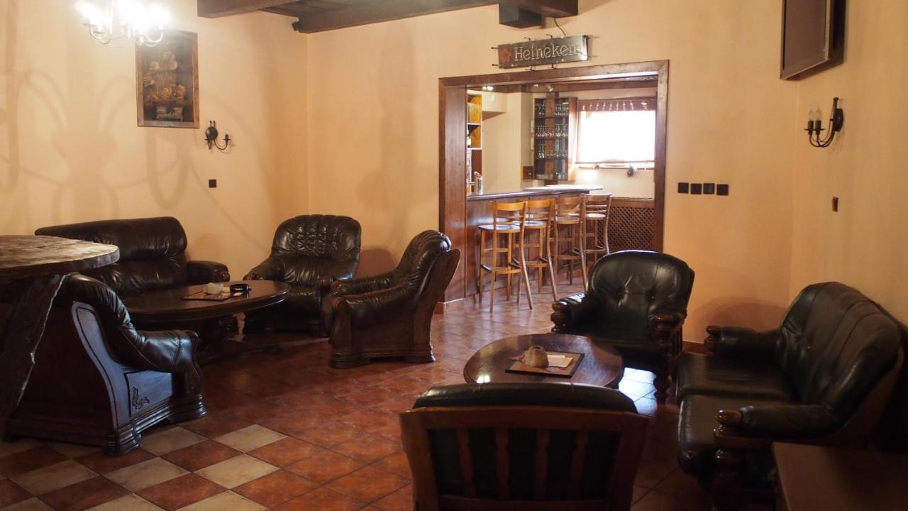 Hotel Slnecny Dvor Michalovce Dış mekan fotoğraf