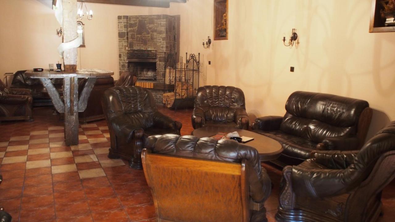 Hotel Slnecny Dvor Michalovce Dış mekan fotoğraf