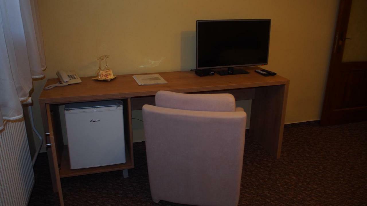 Hotel Slnecny Dvor Michalovce Dış mekan fotoğraf